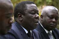 Morgan Tsvangirai addresses a press conference 25 June 2008(Photo: Reuters)