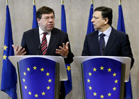 Irish Prime Minister Brian Cowen (L) and President of the European Commission, José Manuel Barroso.(Photo : Reuters)