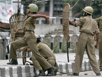 Police throw stones back at protestors in Srinagar(Photo: Reuters)