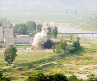 The Pyongyang nuclear facility's cooling tower was destroyed 27 June 2008(Photo: Reuters)