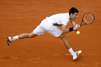 Serbia's Novak Djokovic returns the ball to France's Paul-Henri Mathieu(Photo: Reuters)
