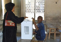 A voter at a polling station in Anjouan(Photo: AFP)