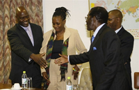  Zimbabwean President Robert Mugabe greets MDC representative Arthur Mutambara.(Photo : AFP)