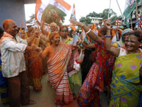 Congress supporters celebrate the win (Photo: Reuters)
