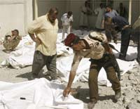 Identifying bodies outside a hospital morgue in Baquba(Photo: Reuters)