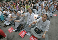 Catholic nuns in prayer demanding renegotiatation of the US beef deal(Photo: Reuters)