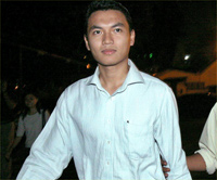 Saiful Bukhari Azlan, who claims Anwar Ibrahim sodomised him, arrives at a police station in Kuala Lumpur July 2, 2008(Photo: Reuters)