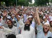 Protesters outside the Red Mosque (Photo: Reuters)