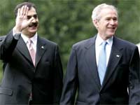 Gilani and Bush at the White House(Photo: Reuters)