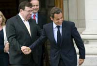 Irish PR Brian Cowen and (r) French President Nicolas Sarkozy(Credit: Reuters)
