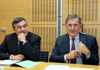 Gérard Mestrallet (R) of Suez with Jean-François Cirelli (L) of Gaz de France.(Photo: AFP)