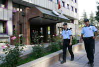 Police patrol in front of Ankara's Constitutional Court(Photo: Reuters)