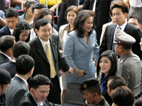  Thaksin (L) and Potjaman at the criminal court in Bangkok last month (Photo: Reuters)