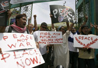 Protests in Manila against government's autonomy offer to Muslim separatists(Photo: REUTERS/Romeo Ranoco (PHILIPPINES)