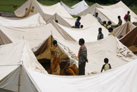 Christians set up tent shelters in Orissa (Photo: Reuters)