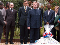 French Foreign Minister Bernard Kouchner, paying hommage to victims of the Rwandan genocide. January 2008(Photo: Reuters)