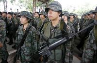 Special police prepare to go to the south after the signing is halted(Photo: Reuters)
