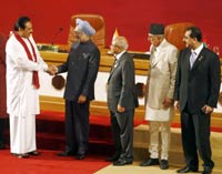 Sri Lanka's Rajapaksa greets India's Singh, watched by Maldives President Maumoon Abdul Gayoom, Nepal's Prime Minister Girija Prasad Koirala and Pakistan Prime Minister Yousaf Raza Gilani (Photo: Reuters)