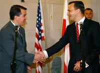 US negotiator John Roods and Polish Foreign Minister Radoslav Sikorski.(Photo : Reuters)