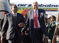 Robert Mugabe arrives in Johannesburg.(Photo : AFP)