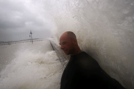 Waves hit Florida, ahead of Ike's arrival in the US(Photo: Reuters)