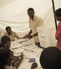 Counting the votes in  Luanda(Photo: AFP)