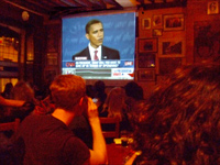 Inside Carr's Pub on debate night(Photo: Marco Chown Oved)