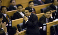 Somchai Wongsawat greets Members of Parliament (Photo: Reuters)