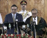 Asif Ali Zardari is sworn in as president (Photo: Retuers)