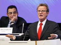 Georgian Prime Minister Lado Gurgenidze and French Foreign Minister Bernard Kouchner.(Photo: Reuters)