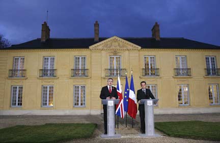 British PM Gordon Brown and French President Nicolas Sarkozy meet in Versailles in October(Photo: Reuters)