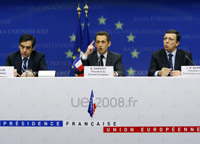 French PM Francois Fillon (L),  Sarkozy (C) and  Barroso (R) (Photo: Reuters/Thierry Roge)