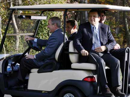 Three men in a buggy - the leaders on their way to the summit(Photo: Reuters)