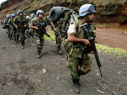 U.N. peacekeepers hiking near Kibati, 12km north of Goma(Photo: Reuters)