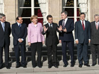 Jean-Claude Juncker, Silvio Berlusconi, Angela Merkel, Nicolas Sarkozy, Gordon Brown, Jose-Manuel Barroso and Jean-Claude Trichet.
(Photo: Reuters)
