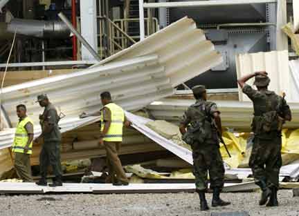 Soldiers and police at the power station(Photo: Reuters)