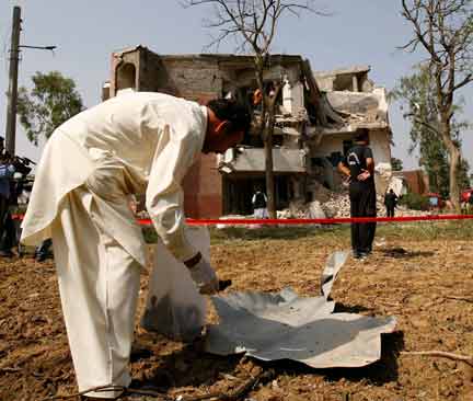 A security official collects evidence at the site of the blast(Photo: Reuters)