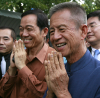 Chamlong Srimuang and Chaiwat Sinsuwong leave prison(Photo: Reuters)