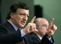 Barroso at a news conference in Brussels, annoucing stimulus package proposal, 26 November 2008(Photo: Reuters)