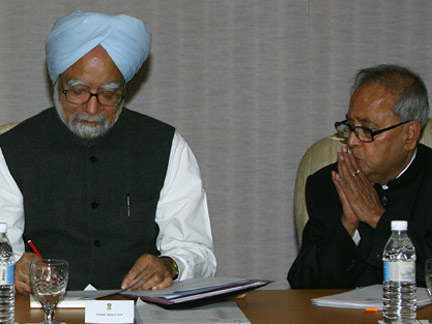 India's Prime Minister Manmohan Singh and Foreign Minister Pranab Mukherjee.(Credit: Reuters)