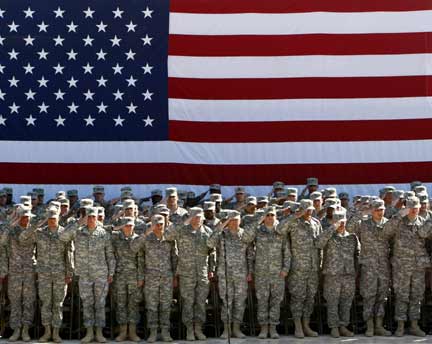 US troops at a re-enlistment ceremony in a camp north of Baghdad(Photo: Reuters)