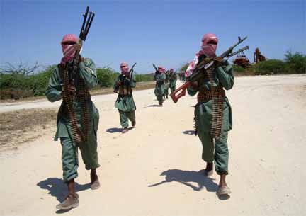 Shabaab militants training on the outskirts of Mogadishu, 4 November 2008(Photo: Reuters)