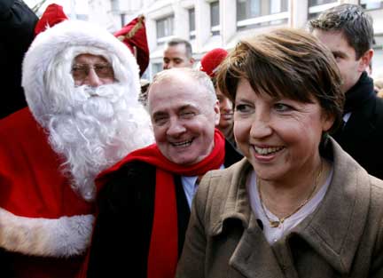 Christmas comes early for Martine Aubry ... or does it?(Photo: Reuters)