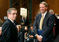 GM boss G Richard Wagoner (R) with auto union leader Ron Gettelfinger before the Senate hearing(Photo: Reuters)