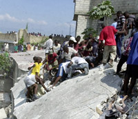 Rescue efforts at La Promesse school in Haiti.
(Photo: AFP)
