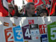 Les personnels de l'audiovisuel public manifestent à Paris, ce mardi 25 novembre 2008.(Photo : L. Mouaoued / RFI)