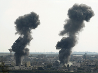 Israeli bombs explode in Beit Lahiya, Gaza.(Photo: Reuters)