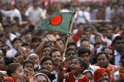 A girl waves the Bangladesh flag during an election rally of Awami League(Photo: Reuters)