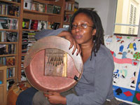 Chiwoniso Maraire showing the interior of the mbira(Photo: D Brown)