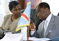 Rwanda Foreign Affairs Minister Rosemary Museminali (L) and DRC counterpart Alexis Thambe Mwamba, 5 December 2008(Photo: Reuters)